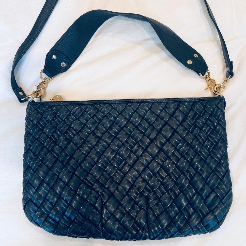 Clare V Moyen Messenger Puffy Woven in Black